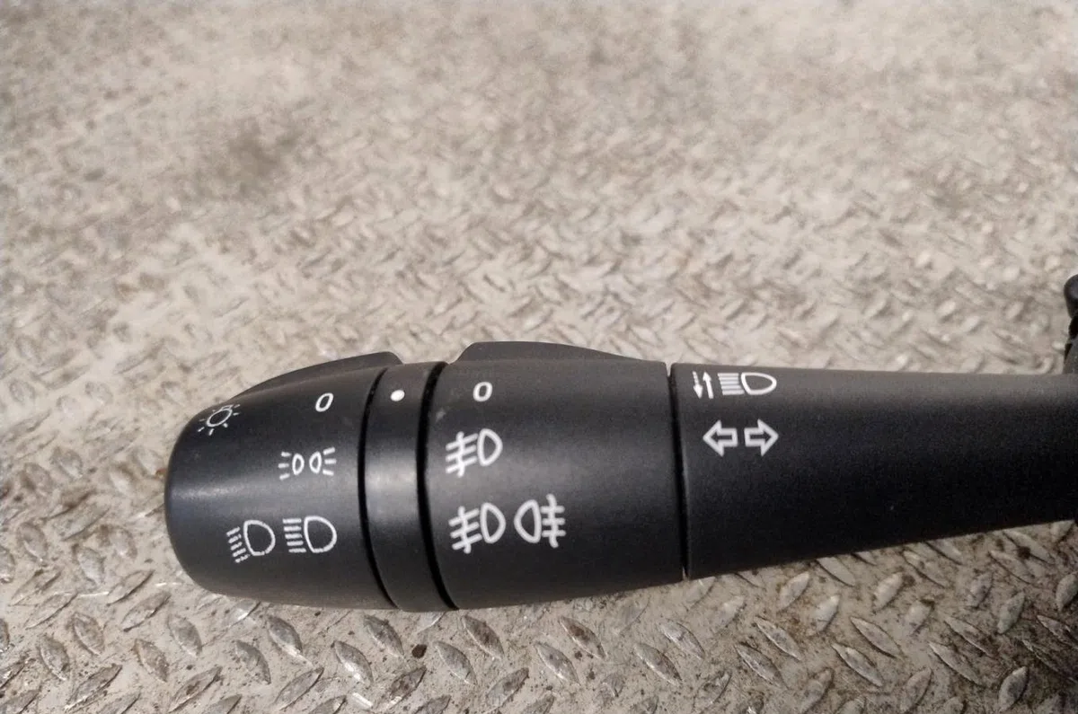 Commande clignotant Renault CLIO IV (BH_) 0.9 tce 90 (2012) 5 portes occasion — photo 2