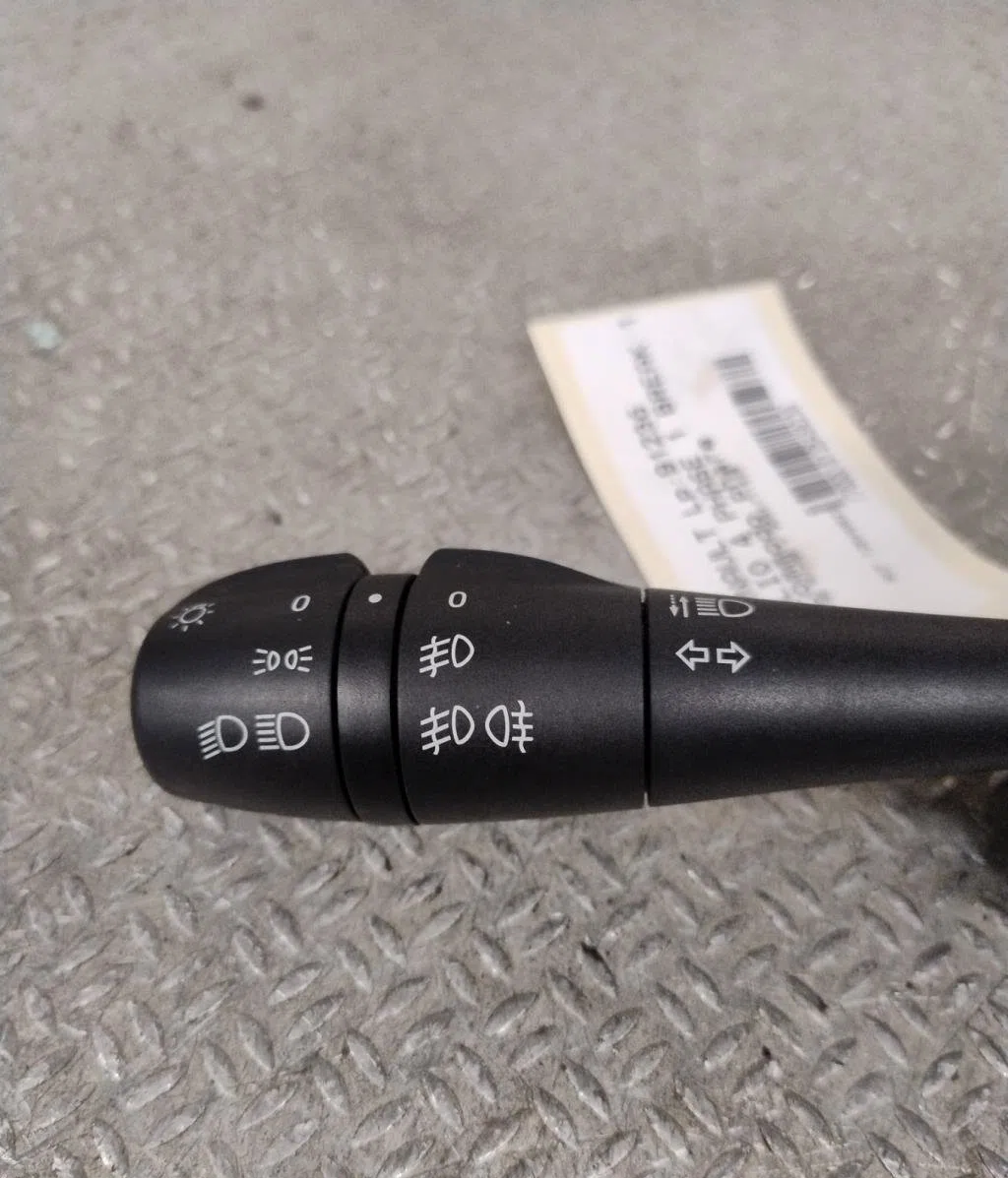 Commande clignotant Renault CLIO IV Grandtour (KH_) 1.5 dci 90 (khn3, khn4) (2012) 5 portes occasion — photo 2