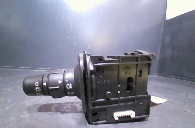 Commande clignotant Renault GRAND SCÉNIC II (JM0-1_) 1.9 dci (jm0g, jm12, jm1g, jm2c) (2004-2006) occasion — photo 3