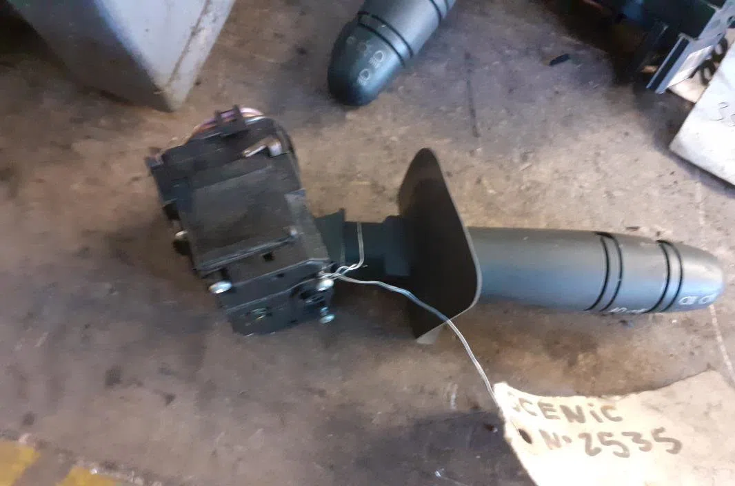 Commande clignotant Renault MEGANE Scenic (JA0-1_) 1.6 16v (ja0b, ja04, ja11, ja00) (1998-1999) occasion
