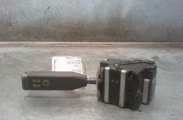 Commande clignotant RENAULT R21 1990 occasion — photo 3