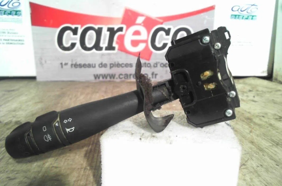 Commande clignotant RENAULT TRAFIC 1 PHASE 3 occasion — photo 2