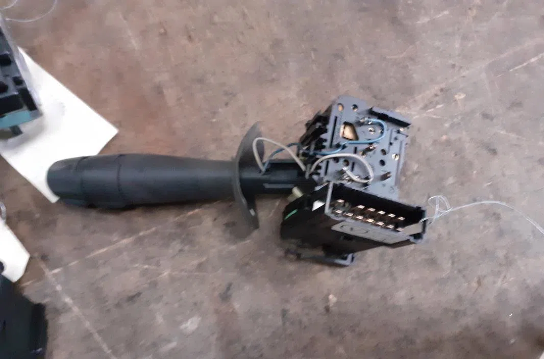 Commande clignotant Renault TWINGO II (CN0_) 1.5 dci (cn0e) (2007-2014) 3 portes occasion — photo 2
