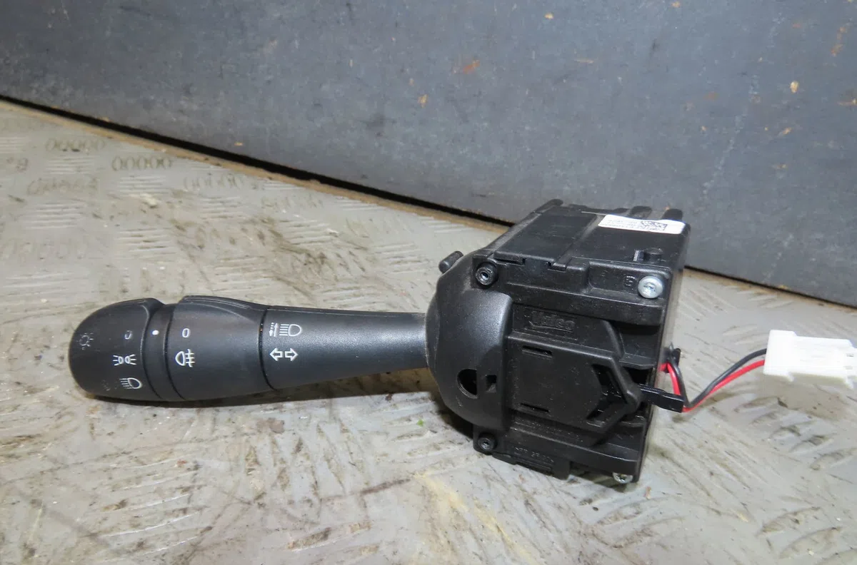 Commande clignotant Renault TWINGO III (BCM_, BCA_) 1.0 sce 70 (2014) 5 portes occasion — photo 2