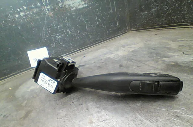 Commande clignotant Seat TOLEDO III (5P2) 2.0 tdi 16v (2004-2009) occasion — photo 3
