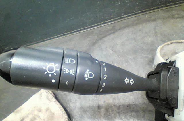 Commande clignotant Smart FORFOUR (454) 1.5 cdi (454.000) (2004-2006) occasion — photo 2