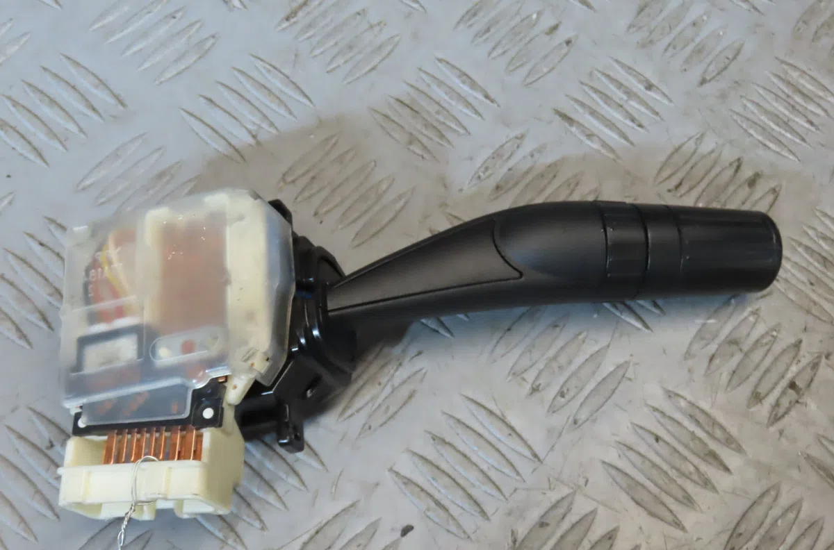 Commande clignotant SUBARU FORESTER occasion — photo 3