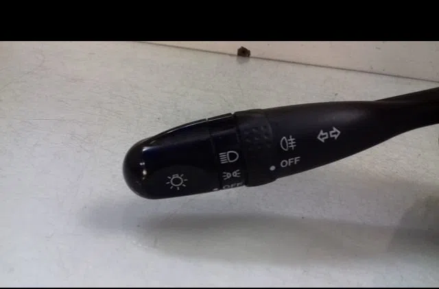 Commande clignotant Suzuki SPLASH (EX) 1.0 (a5b 310) (2008) occasion — photo 2