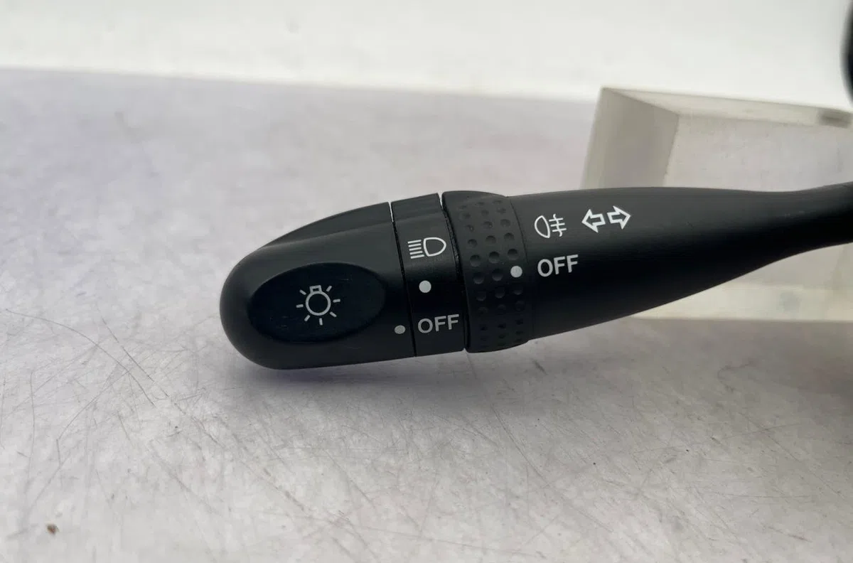 Commande clignotant SUZUKI SWIFT 3 occasion — photo 2
