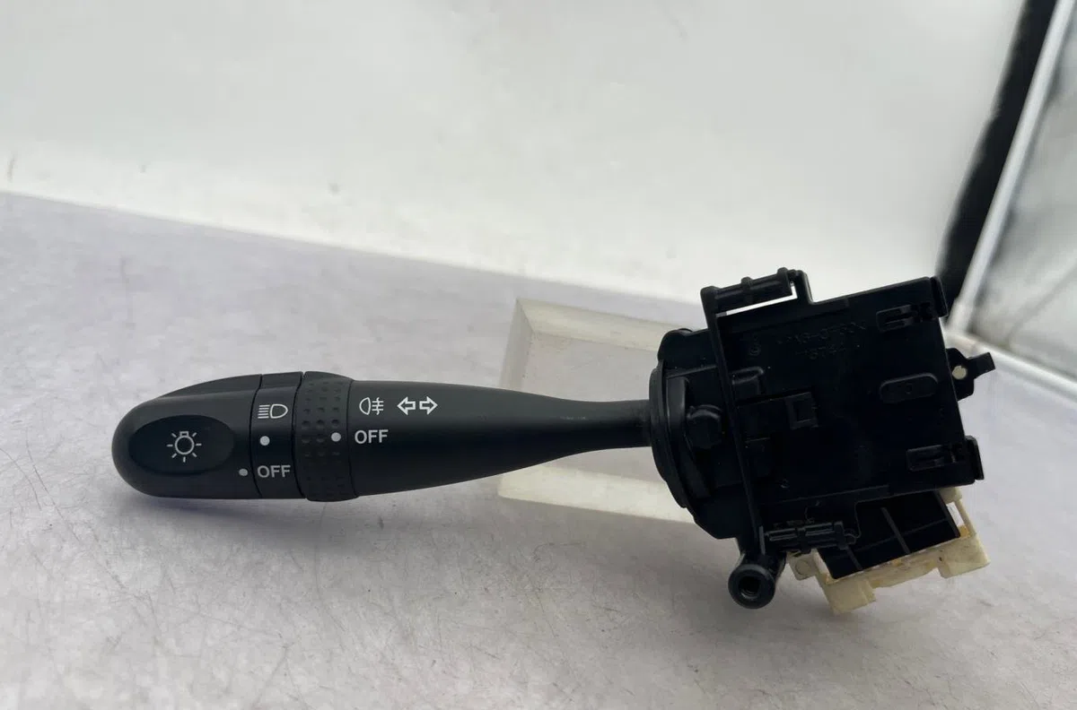 Commande clignotant SUZUKI SWIFT 3 occasion — photo 3