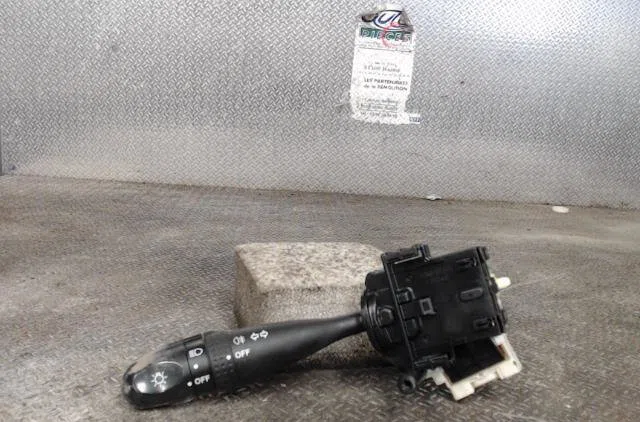 Commande clignotant SUZUKI SWIFT 3  SWIFT 3 occasion — photo 2