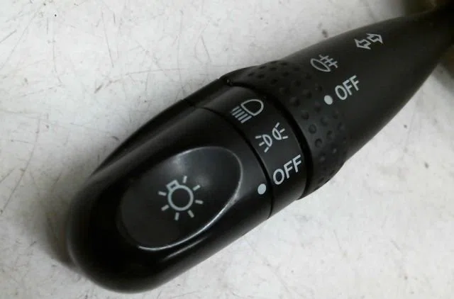 Commande clignotant Suzuki SWIFT III (MZ, EZ) 1.3 ddis (rs 413d) (2005) occasion — photo 2