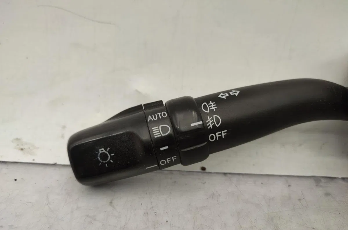 Commande clignotant TOYOTA AVENSIS 2 PHASE 2 BREAK occasion — photo 2