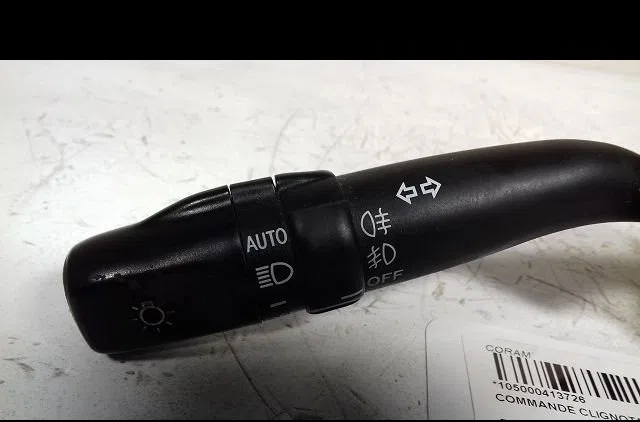 Commande clignotant Toyota AVENSIS Break (_T25_) 2.0 d-4d (adt250_) (2006-2008) occasion — photo 2