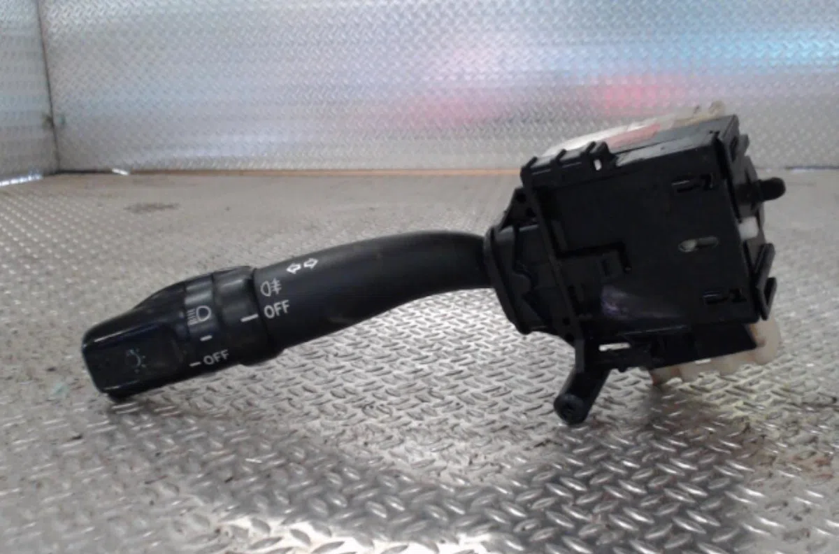 Commande clignotant TOYOTA COROLLA VERSO 2 PHASE 1 occasion — photo 2