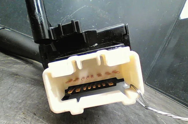 Commande clignotant Toyota COROLLA Verso (ZER_, ZZE12_, R1_) 2.2 d-4d (aur10_) (2005-2009) 5 portes occasion — photo 3