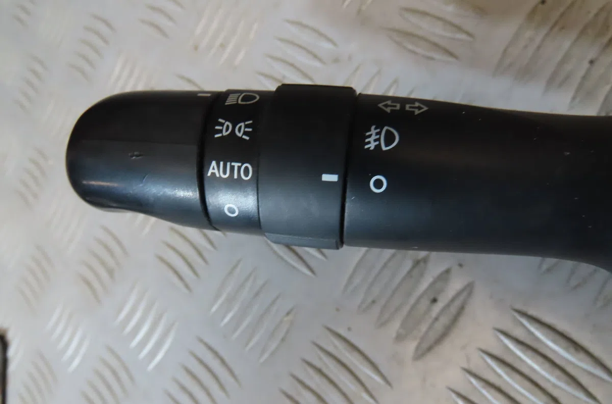 Commande clignotant TOYOTA HILUX occasion — photo 2