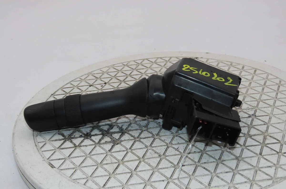 Commande clignotant TOYOTA RAV4 III occasion — photo 2