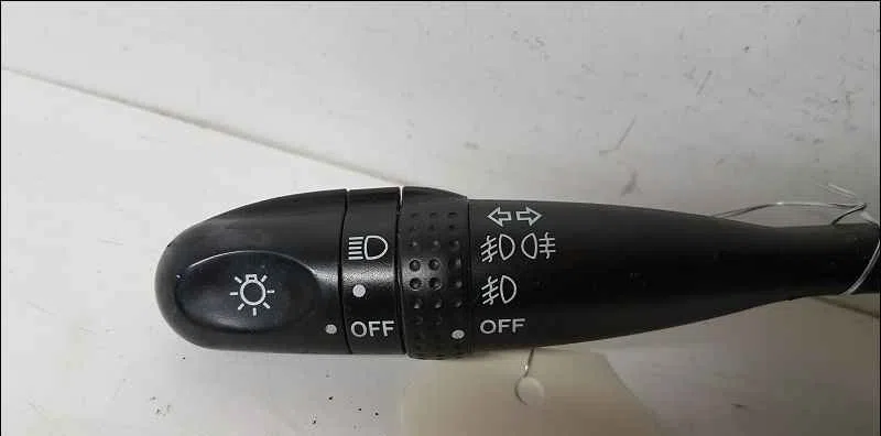 Commande clignotant TOYOTA YARIS I occasion — photo 2