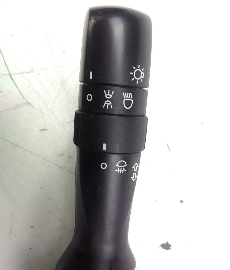 Commande clignotant TOYOTA YARIS III 2012 occasion — photo 2