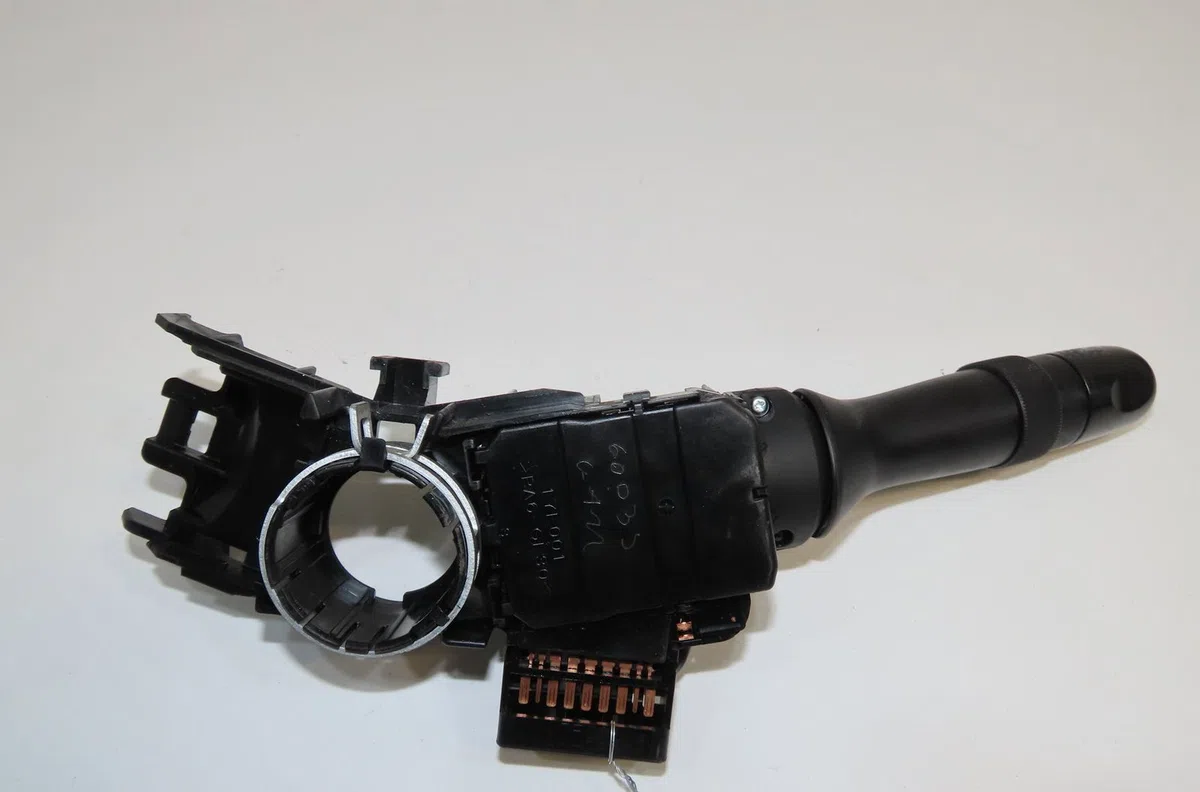 Commande clignotant Toyota YARIS (_P9_) 1.0 vvt-i (ksp90_) (2005-2011) 5 portes occasion — photo 2