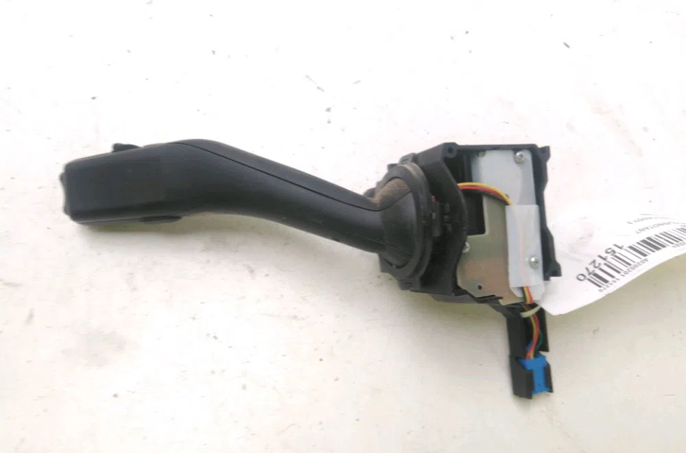 Commande clignotant Volkswagen CADDY III Camionnette-Monospace (2KA, 2KH, 2CA, 2CH) 1.9 tdi 4motion (2008-2010) occasion — photo 2