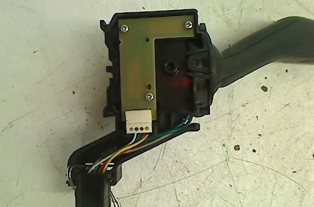 Commande clignotant Volkswagen CADDY III Camionnette-Monospace (2KA, 2KH, 2CA, 2CH) 2.0 sdi (2004-2010) occasion — photo 3