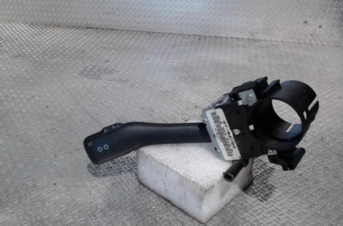 Commande clignotant VOLKSWAGEN GOLF 4 occasion — photo 2