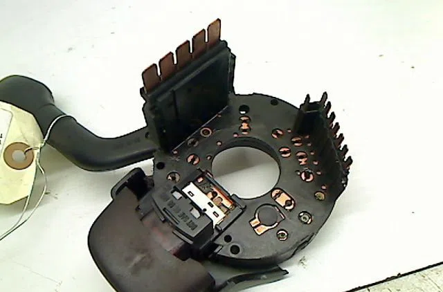 Commande clignotant Volkswagen GOLF III (1H1) 1.6 (1992-1997) occasion — photo 3