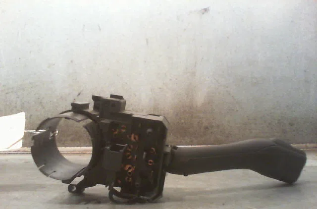 Commande clignotant VOLKSWAGEN GOLF IV Phase 1 01-1998--05-2004 occasion — photo 2