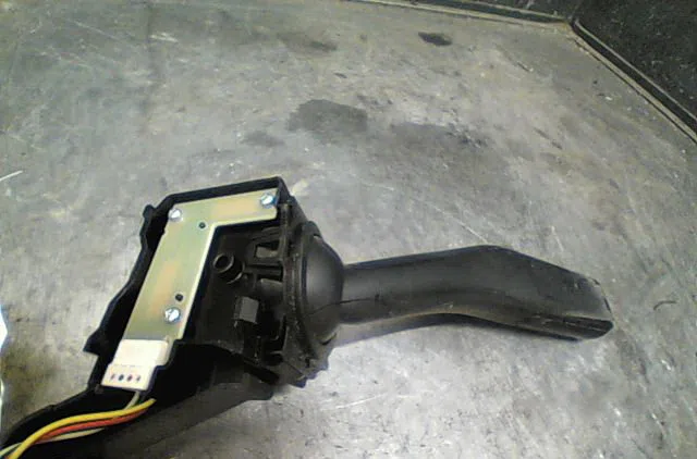 Commande clignotant Volkswagen GOLF PLUS V (5M1, 521) 1.9 tdi (2005-2009) 5 portes occasion — photo 3