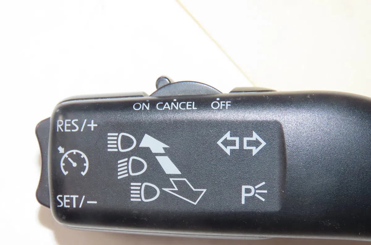 Commande clignotant Volkswagen GOLF V (1K1) 1.9 tdi (2003-2008) 5 portes occasion — photo 2