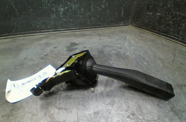 Commande clignotant Volkswagen GOLF V Variant (1K5) 1.9 tdi (2007-2009) occasion — photo 2