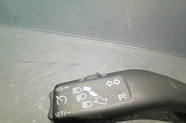 Commande clignotant Volkswagen GOLF VI (5K1) 2.0 tdi (2008-2013) 5 portes occasion — photo 2