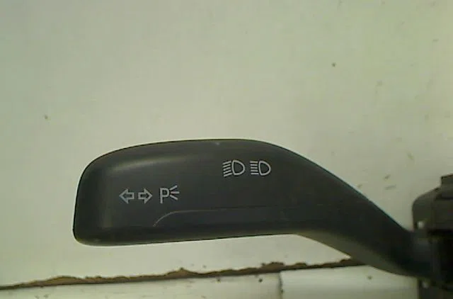 Commande clignotant Volkswagen POLO (9N_, 9A_) 1.2 12v (2001-2007) 5 portes occasion — photo 2