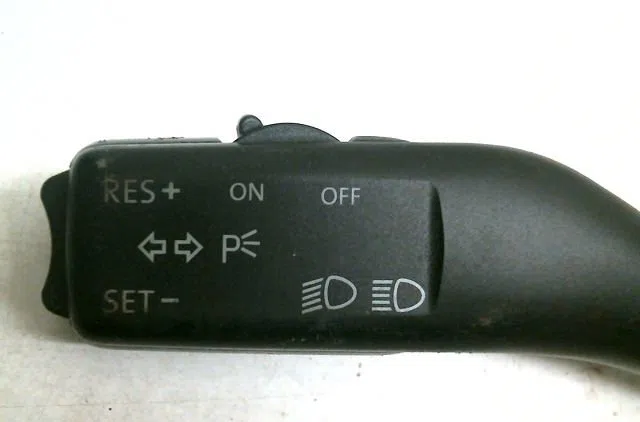 Commande clignotant VOLKSWAGEN TOURAN occasion — photo 2