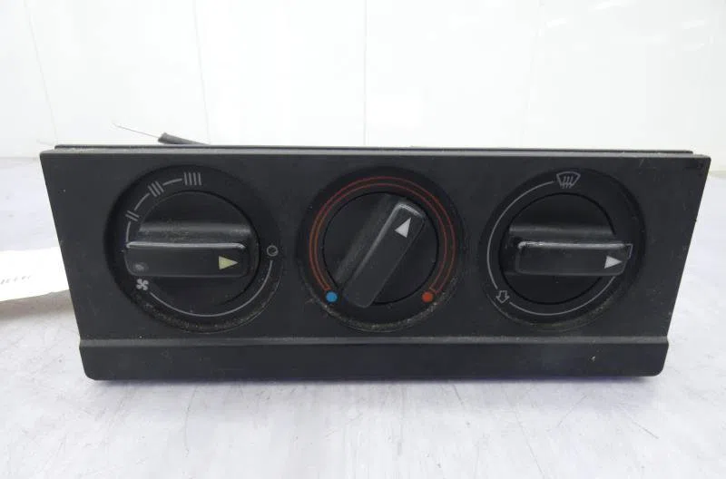 Commande de chauffage AUDI 80 3 PHASE 1 occasion — photo 2