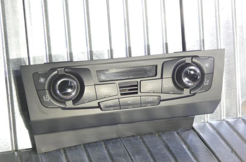 Commande de chauffage AUDI A4 3 AVANT PHASE 1 BREAK occasion — photo 2