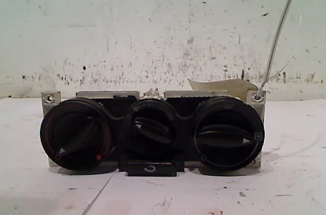 Commande de chauffage Audi A4 B5 (8D2) 1.9 di (1995-2000) occasion — photo 3