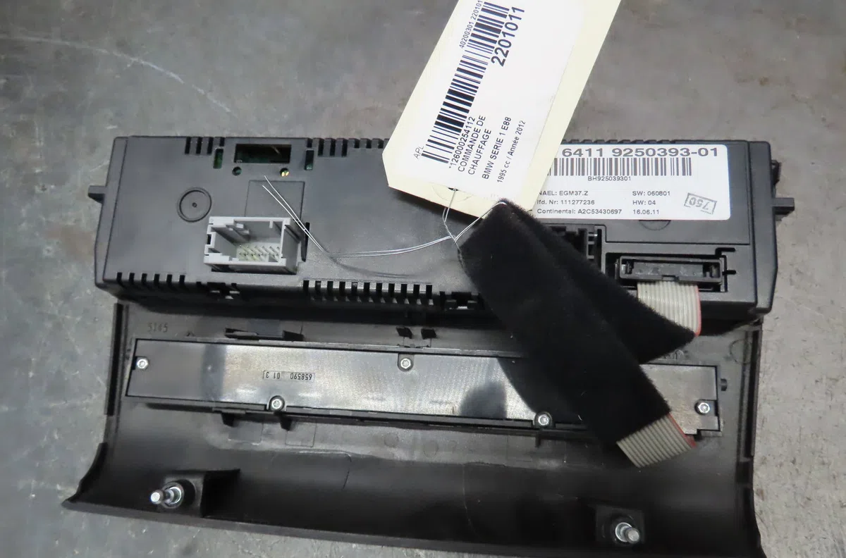Commande de chauffage BMW SERIE 1 E88 2012 occasion — photo 3