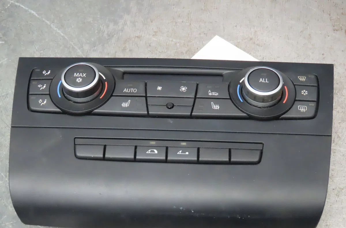 Commande de chauffage BMW SERIE 1 E88 2012 occasion — photo 4