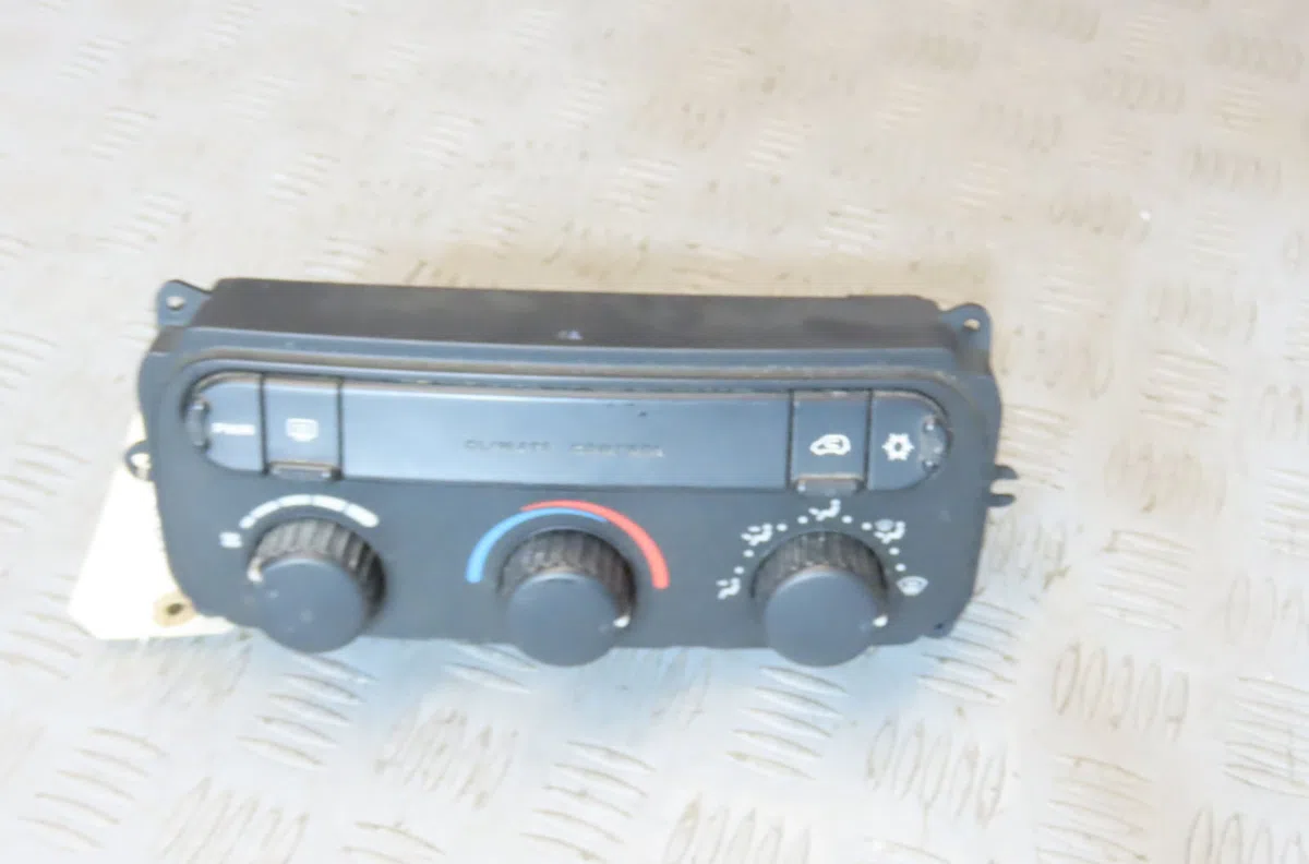 Commande de chauffage CHRYSLER VOYAGER 2001 occasion — photo 2