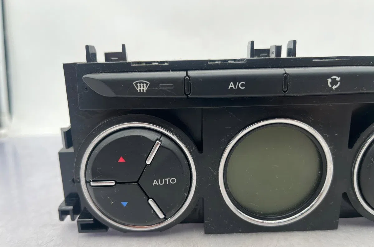 Commande de chauffage CITROEN DS3 PHASE 1 occasion — photo 3
