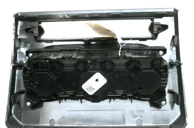 Commande de chauffage DACIA DUSTER occasion — photo 2