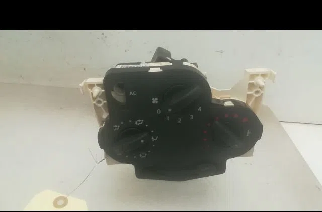 Commande de chauffage Dacia LOGAN (LS_) 1.6 (lsob, lsod, lsof, lsoh) (2004) occasion