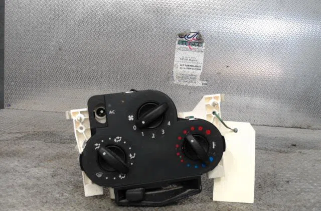 Commande de chauffage DACIA LOGAN MCV 1  LOGAN MCV 1 PHASE 1 BREAK occasion — photo 2