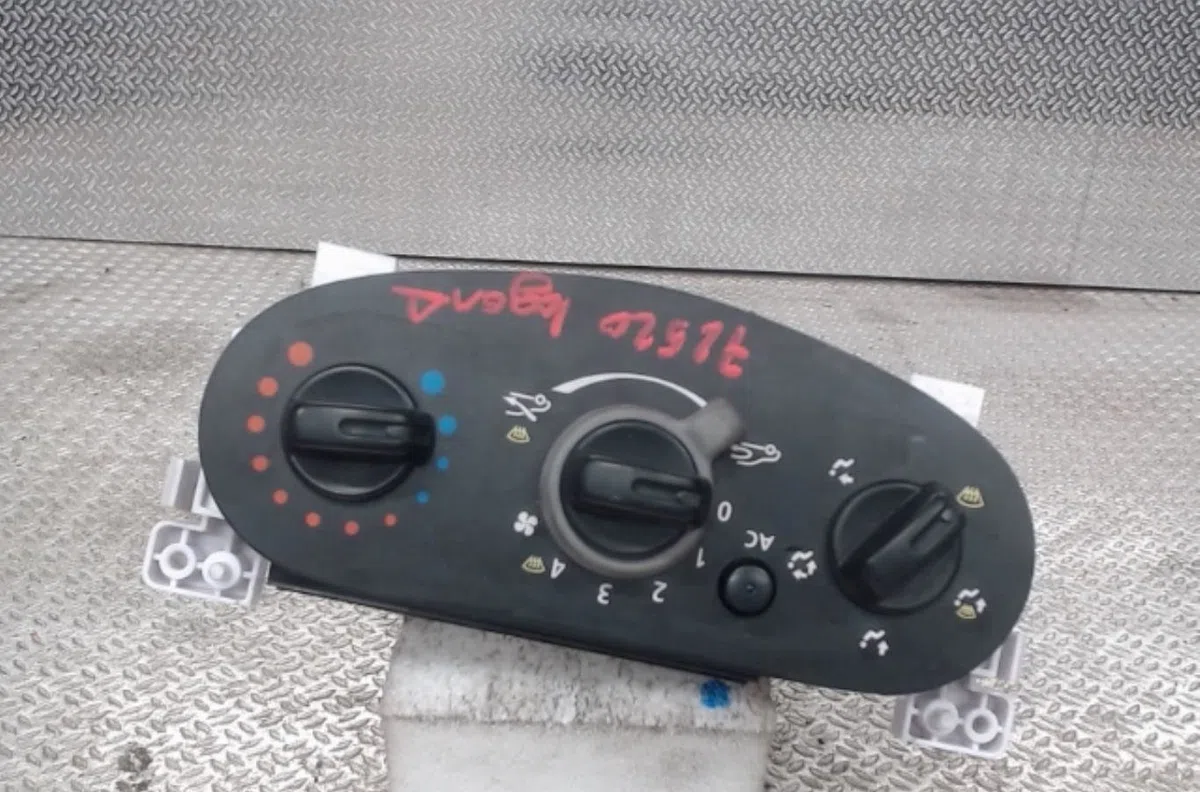 Commande de chauffage DACIA LOGAN MCV 1  LOGAN MCV 1 PHASE 2 BREAK occasion — photo 2