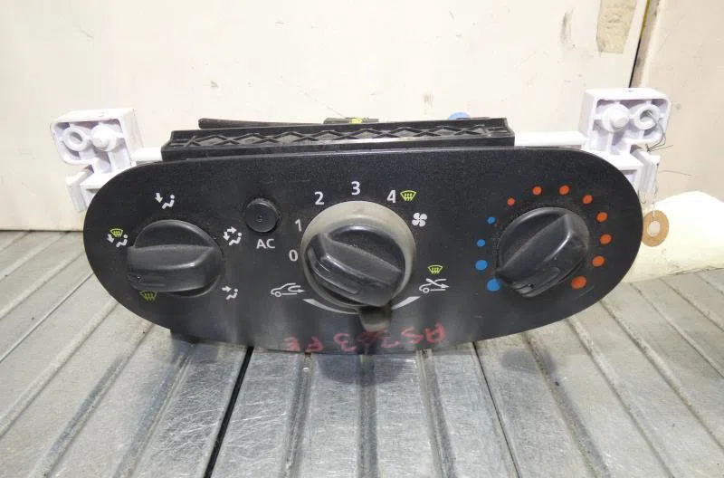 Commande de chauffage DACIA LOGAN MCV 1 PHASE 1 BREAK occasion — photo 2