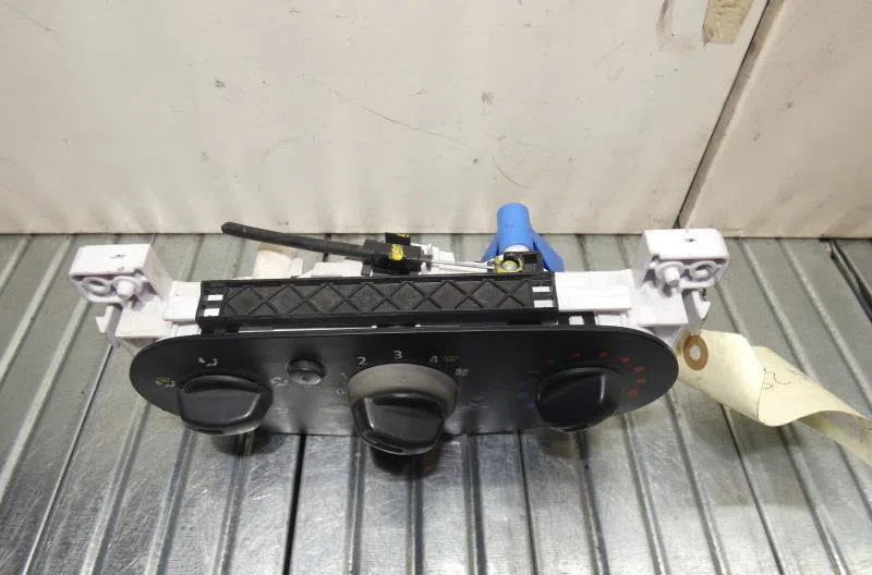 Commande de chauffage DACIA LOGAN MCV 1 PHASE 1 BREAK occasion — photo 3