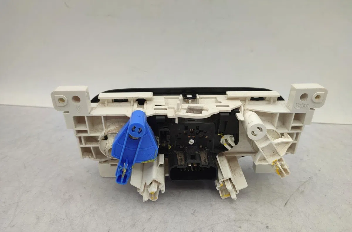 Commande de chauffage DACIA LOGAN MCV 2 PHASE 1 BREAK occasion — photo 2